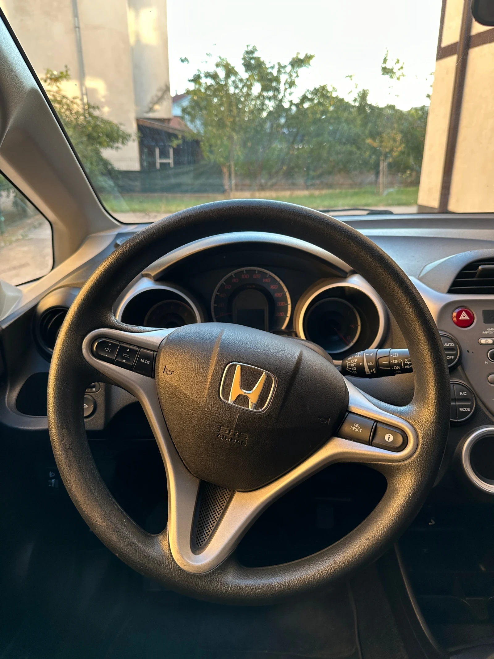 Honda Jazz 1.4i-VTEC* 100* , снимка 8 - Автомобили и джипове - 55981305