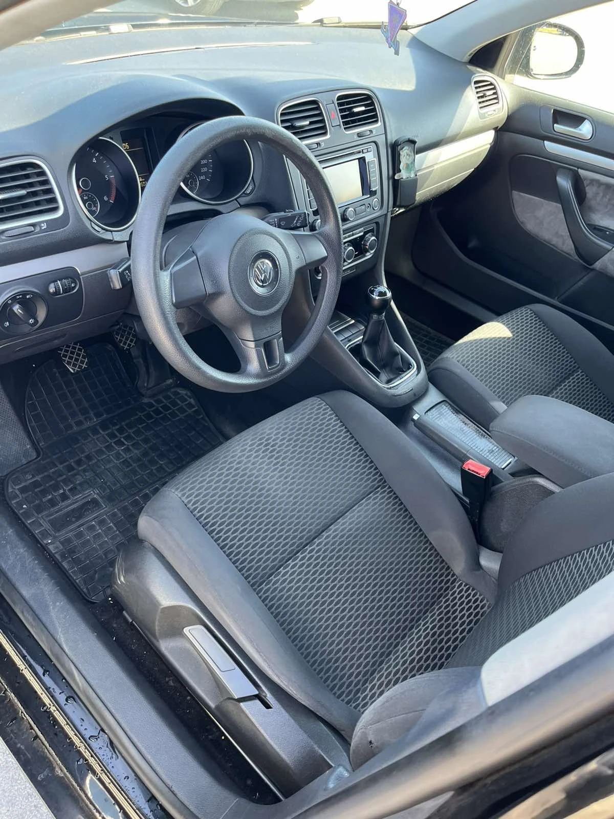 VW Golf 1.6 TDI, снимка 11 - Автомобили и джипове - 55997674