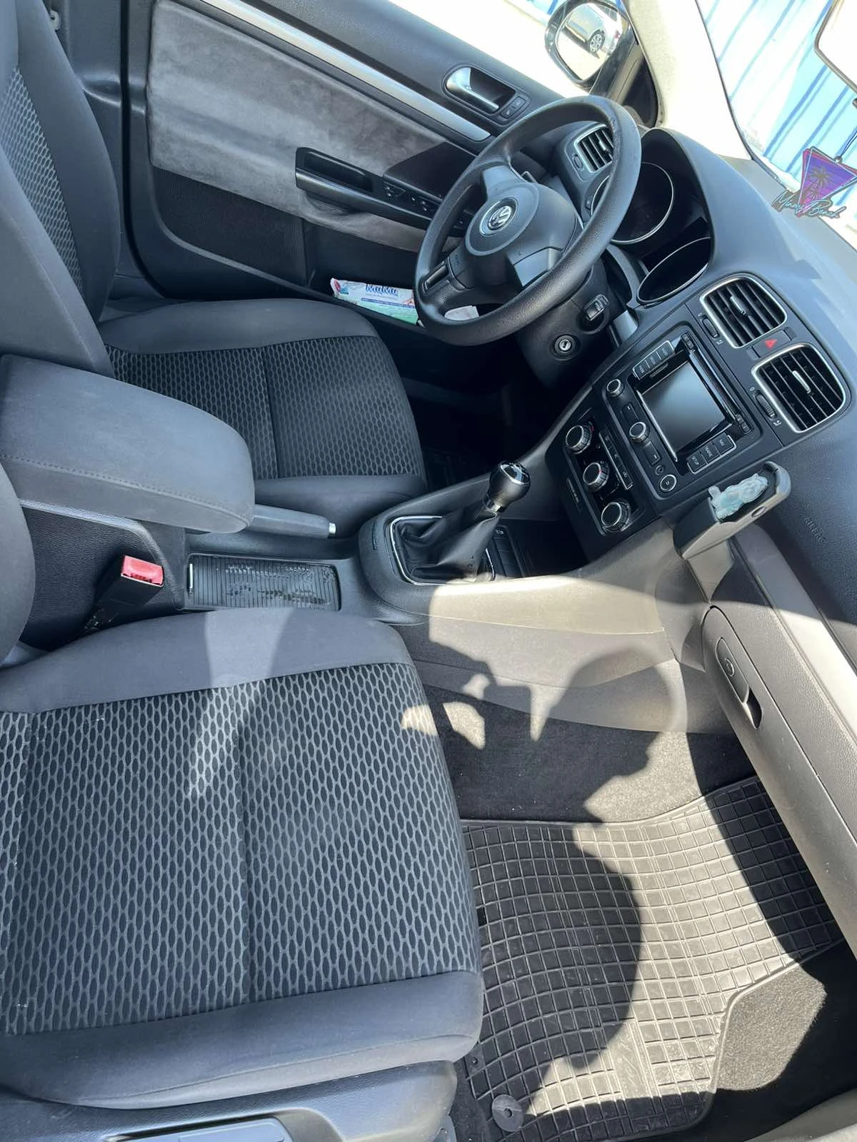 VW Golf 1.6 TDI, снимка 10 - Автомобили и джипове - 55997674