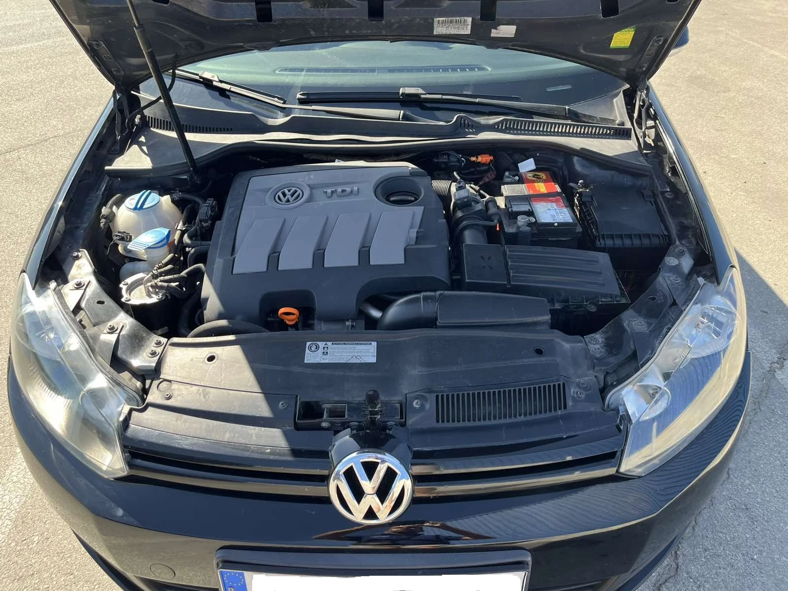 VW Golf 1.6 TDI, снимка 6 - Автомобили и джипове - 55997674