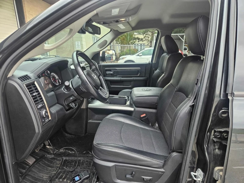 Dodge RAM 1500 * Sport * CARFAX * БЕЗ ПЪРВОНАЧАЛНА ВНОСКА, снимка 5 - Автомобили и джипове - 52629611