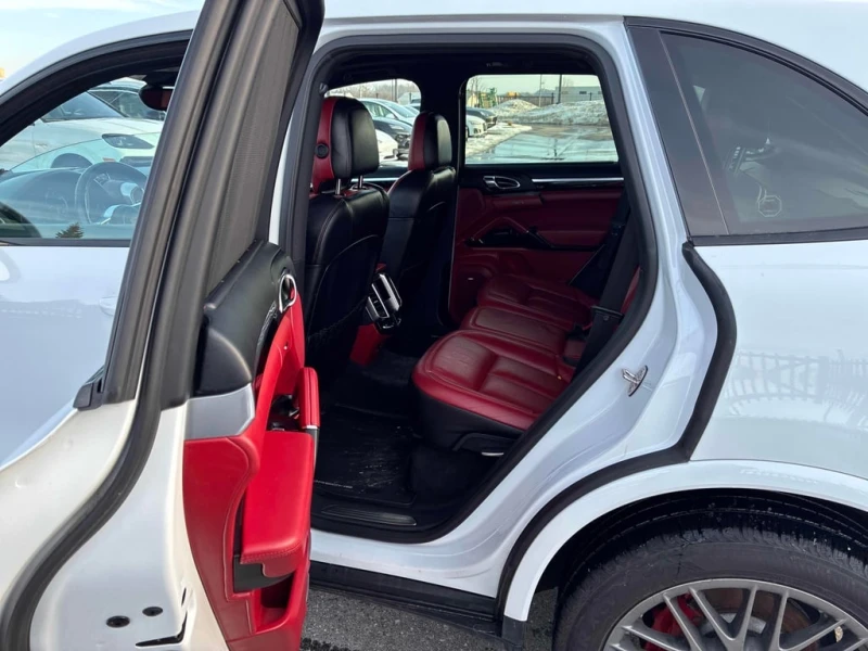 Porsche Cayenne * AWD 4dr * CARFAX * БЕЗ ПЪРВОНАЧАЛНА ВНОСКА, снимка 14 - Автомобили и джипове - 53049992
