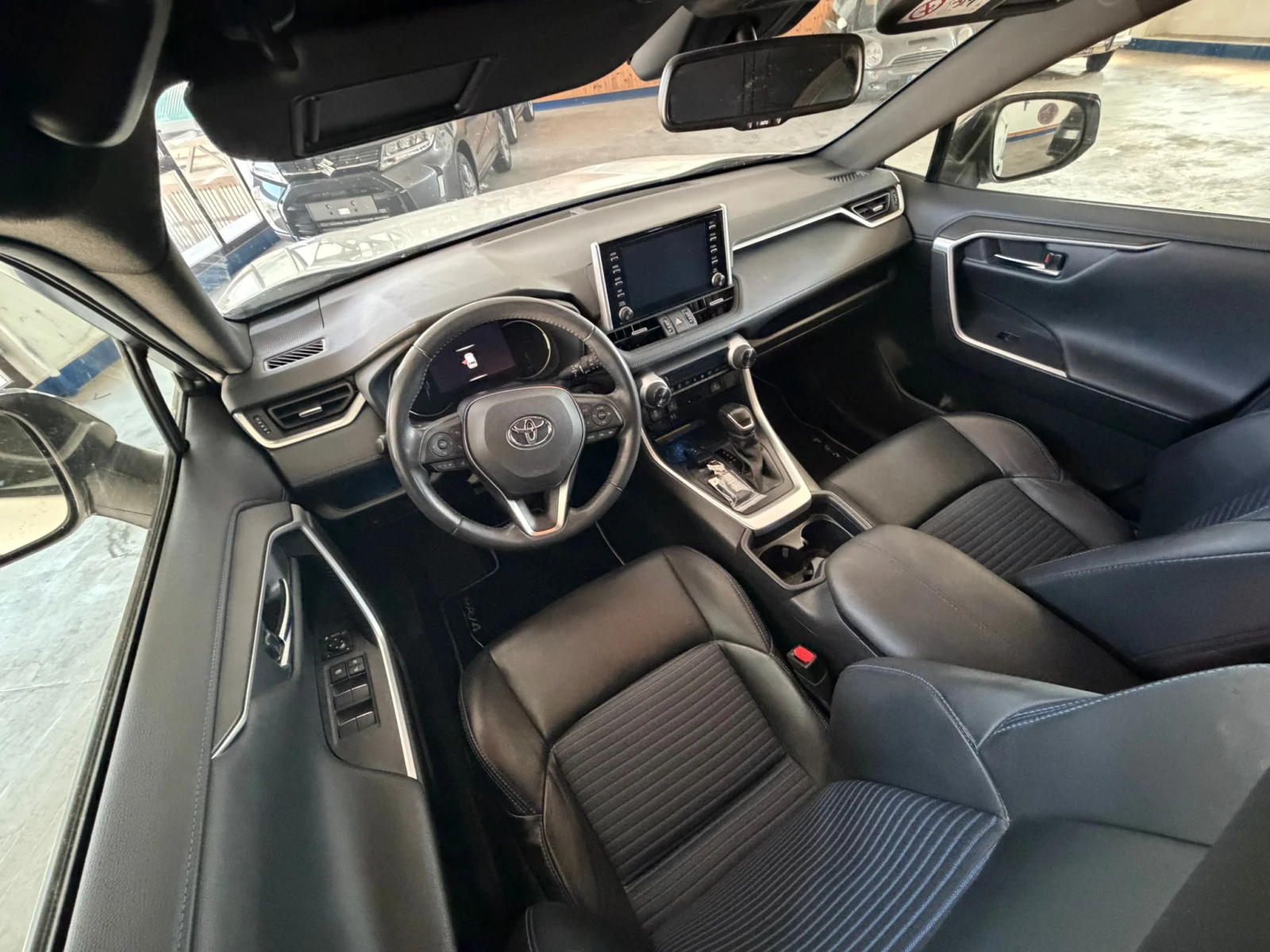 Toyota Rav4 2.5 Hybrid STYLE Bi-Tone , снимка 5 - Автомобили и джипове - 53916005