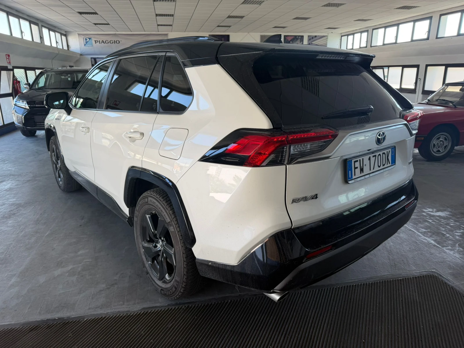 Toyota Rav4 2.5 Hybrid STYLE Bi-Tone , снимка 3 - Автомобили и джипове - 53916005