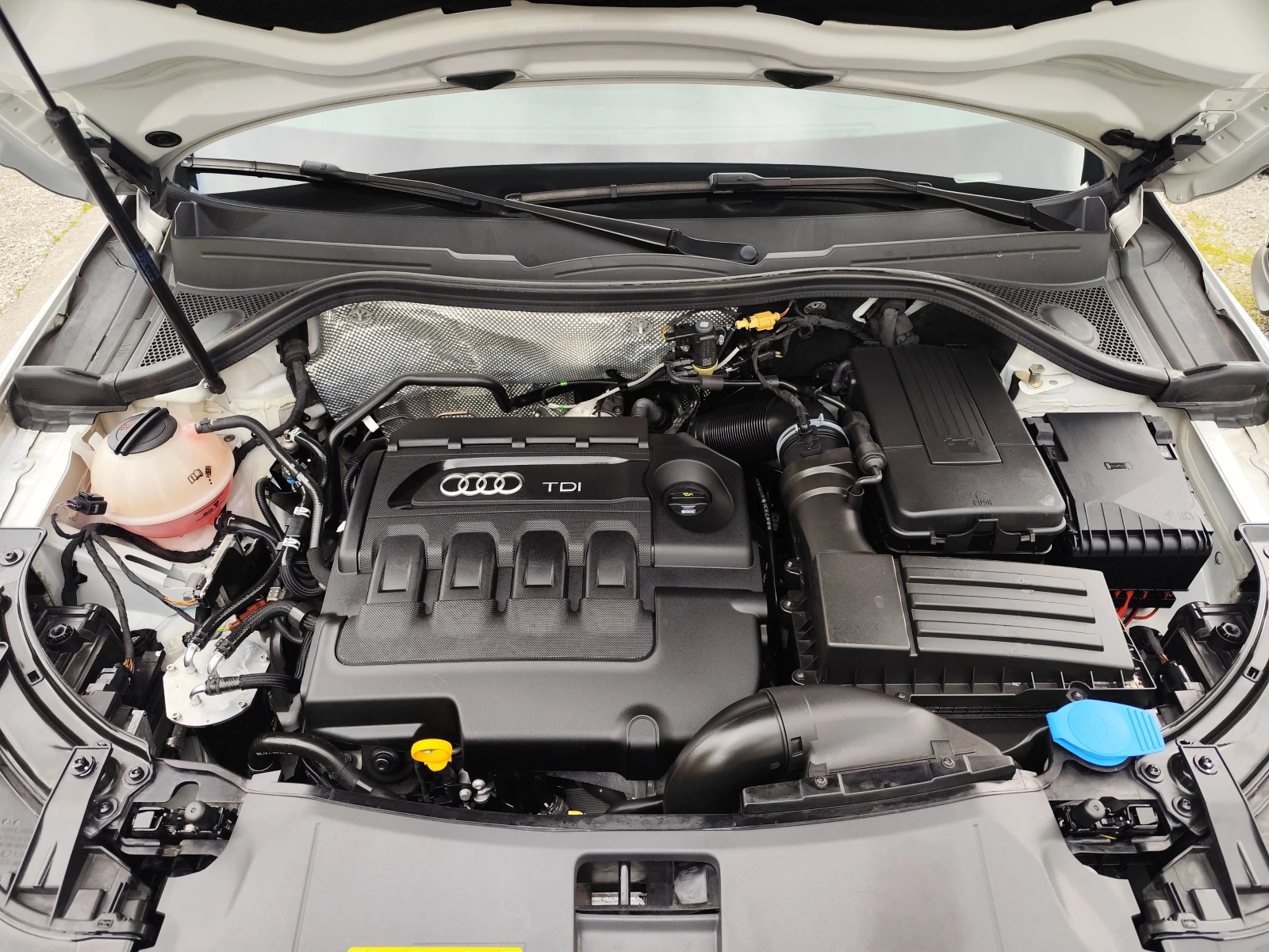 Audi Q3 2.0TDi* QUATTRO* LED* Bi-XENON* , снимка 14 - Автомобили и джипове - 54377560