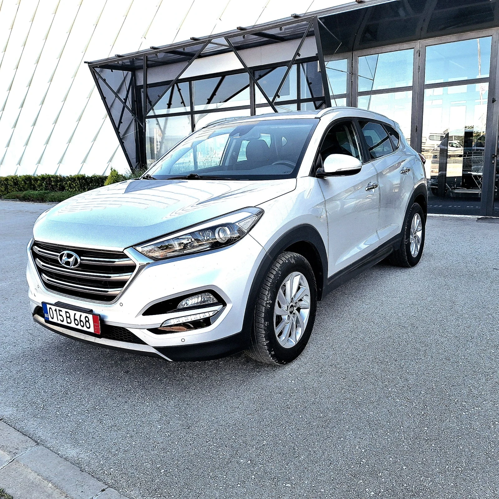 Hyundai Tucson 2.0 Автомат 4х4, снимка 6 - Автомобили и джипове - 54993594