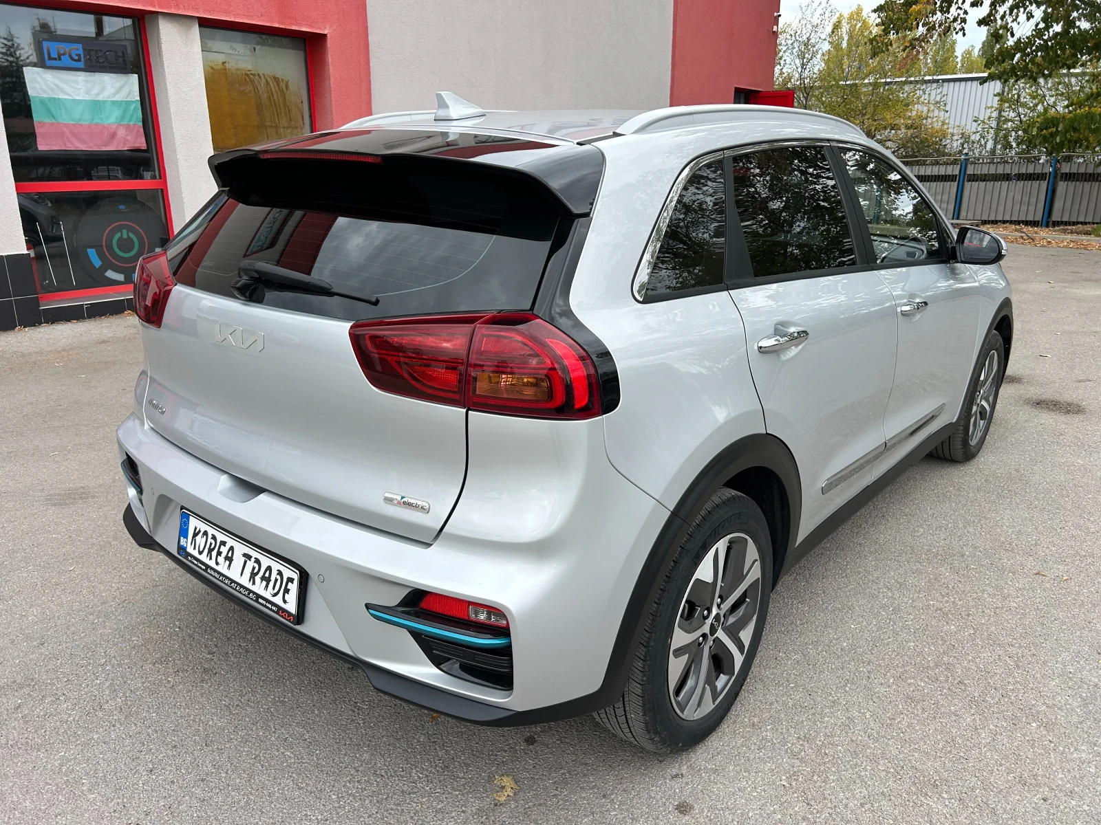 Kia Niro 64 kW, снимка 4 - Автомобили и джипове - 56431378