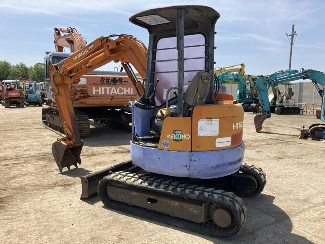 Багер Hitachi EX30UR-2 - ОЧАКВАН 15.09.2026!!!, снимка 3 - Индустриална техника - 54270758