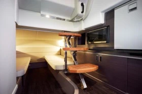 Моторна яхта Sea Ray 320 Sundacer, снимка 17