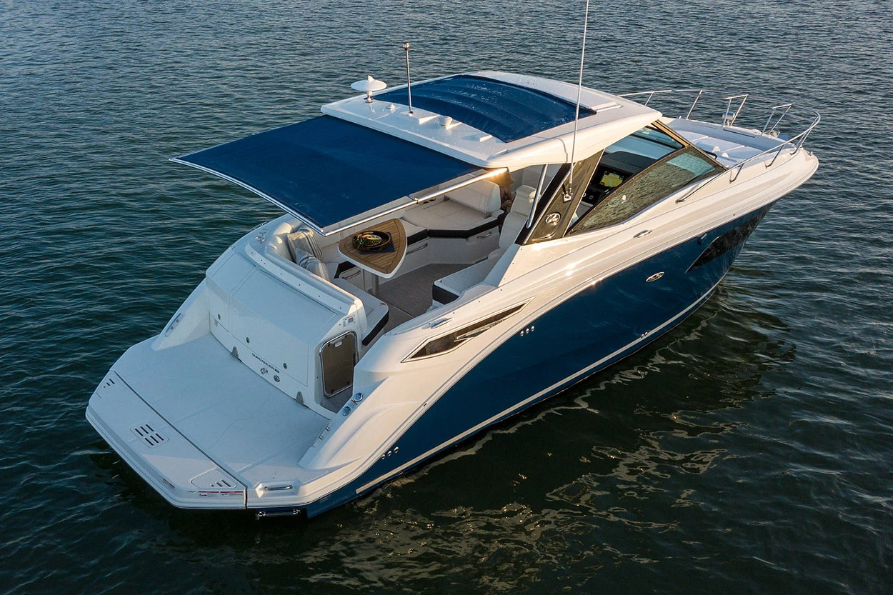 Моторна яхта Sea Ray 320 Sundacer - изображение 6