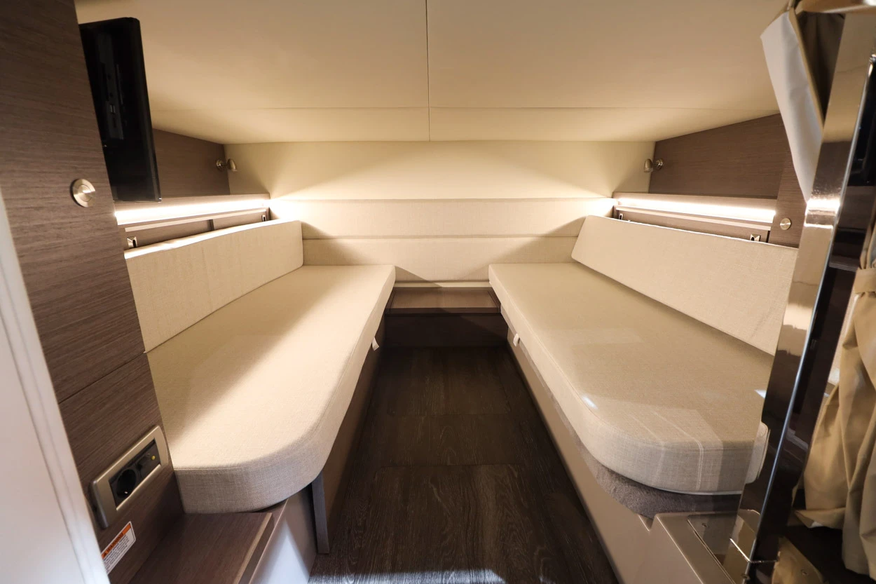   Sea Ray 320 Sundacer | Mobile.bg   15