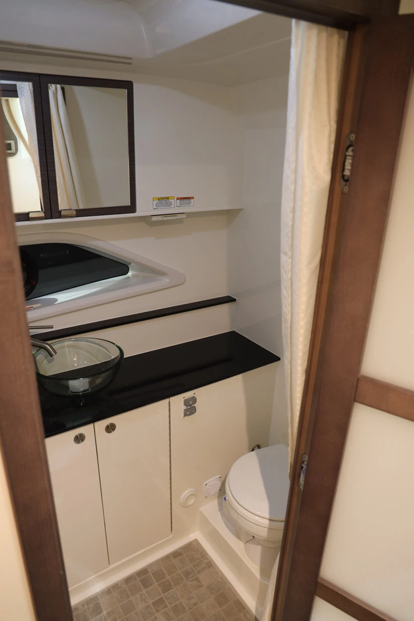   Sea Ray 320 Sundacer | Mobile.bg   16