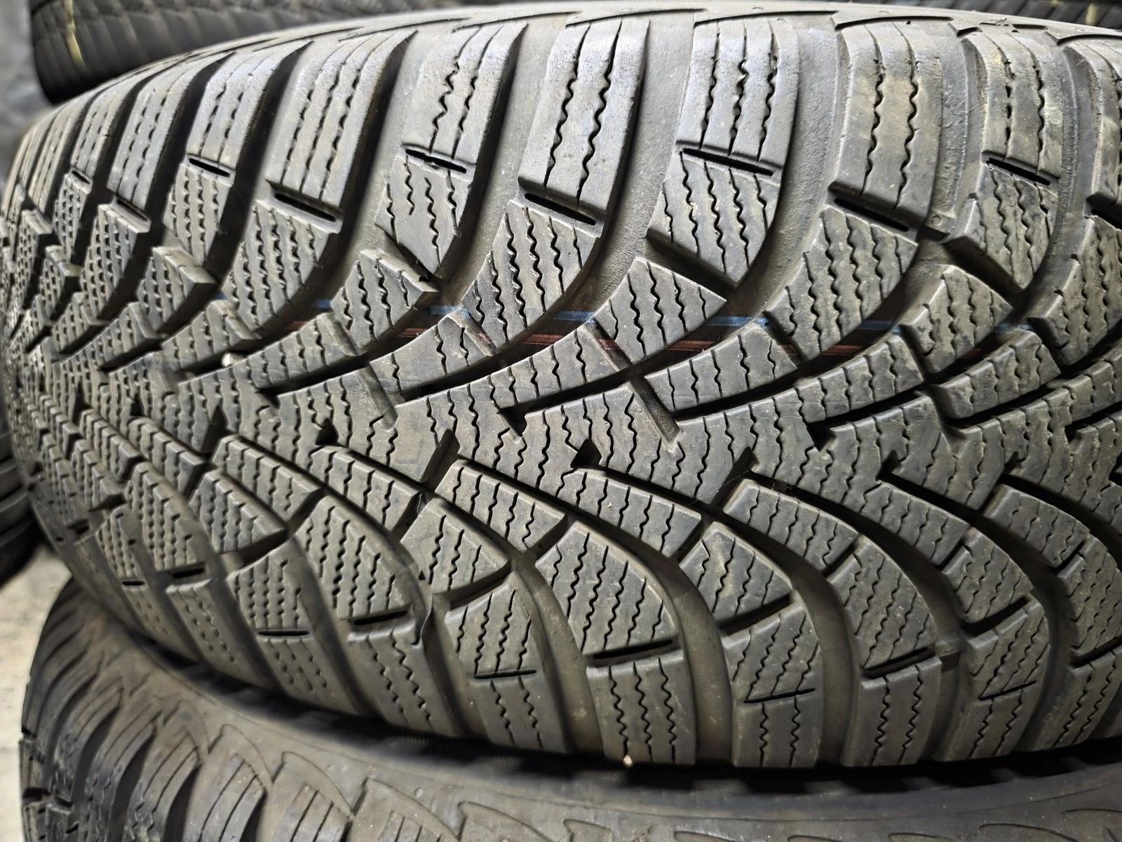 Гуми Зимни 205/60R16