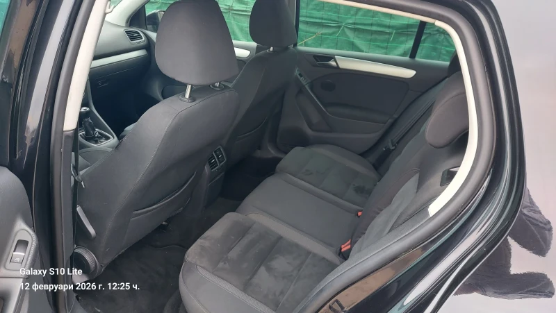 VW Golf 14i benzin, снимка 16 - Автомобили и джипове - 53452637
