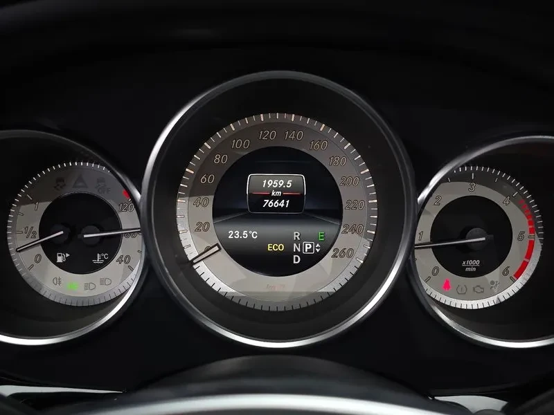 Mercedes-Benz CLS 250 D AMG LINE 4MATIC* ПОДГРЕВ* 360* ПАМЕТ* ШИБЕДАХ* , снимка 8 - Автомобили и джипове - 56705774