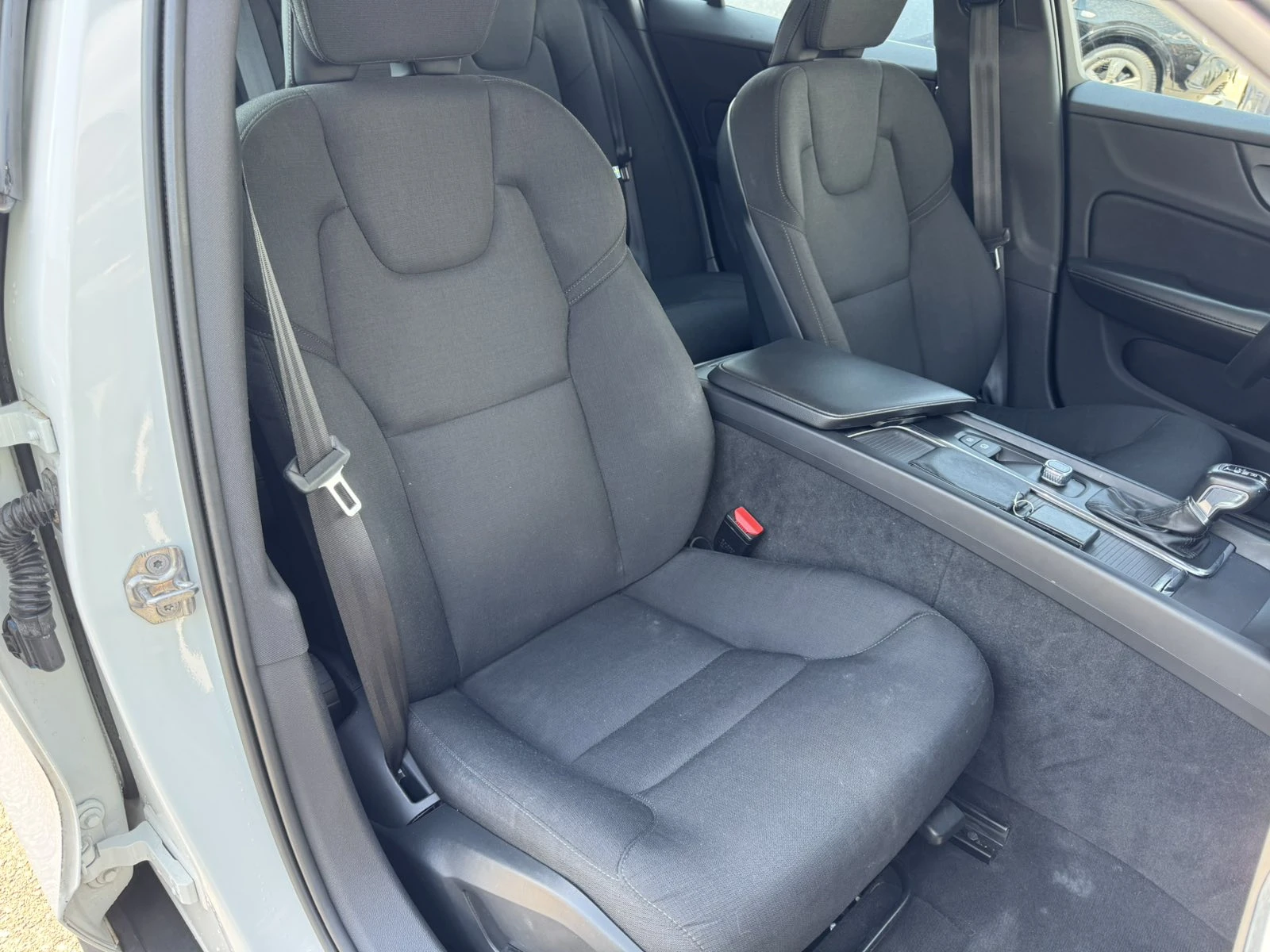 Volvo V60 Cross Country 2.0 - изображение 9