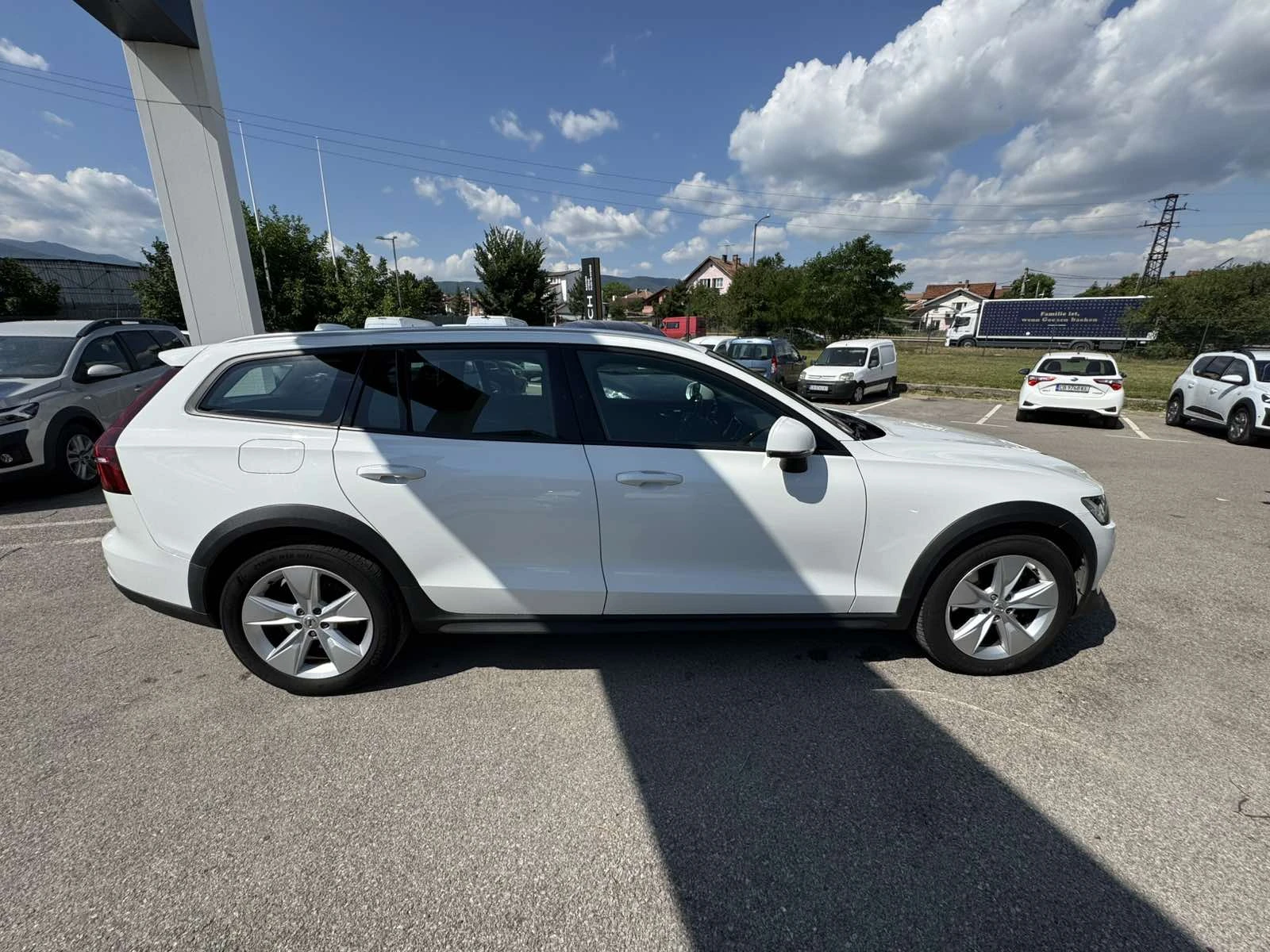 Volvo V60 Cross Country 2.0 - изображение 7
