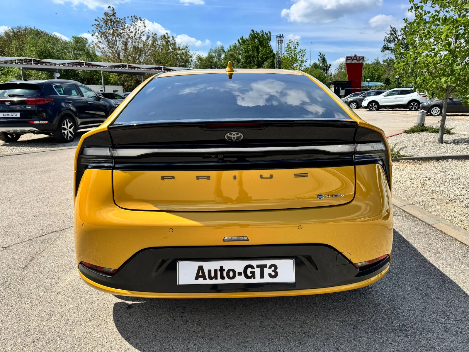 Toyota Prius 2.0phev 223к.с Plug In Hybrid 11000км. - изображение 5