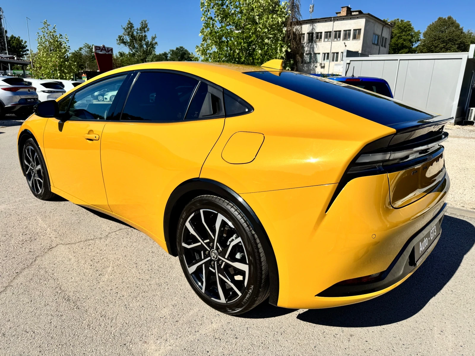 Toyota Prius 2.0phev 223к.с Plug In Hybrid 11000км. - изображение 6