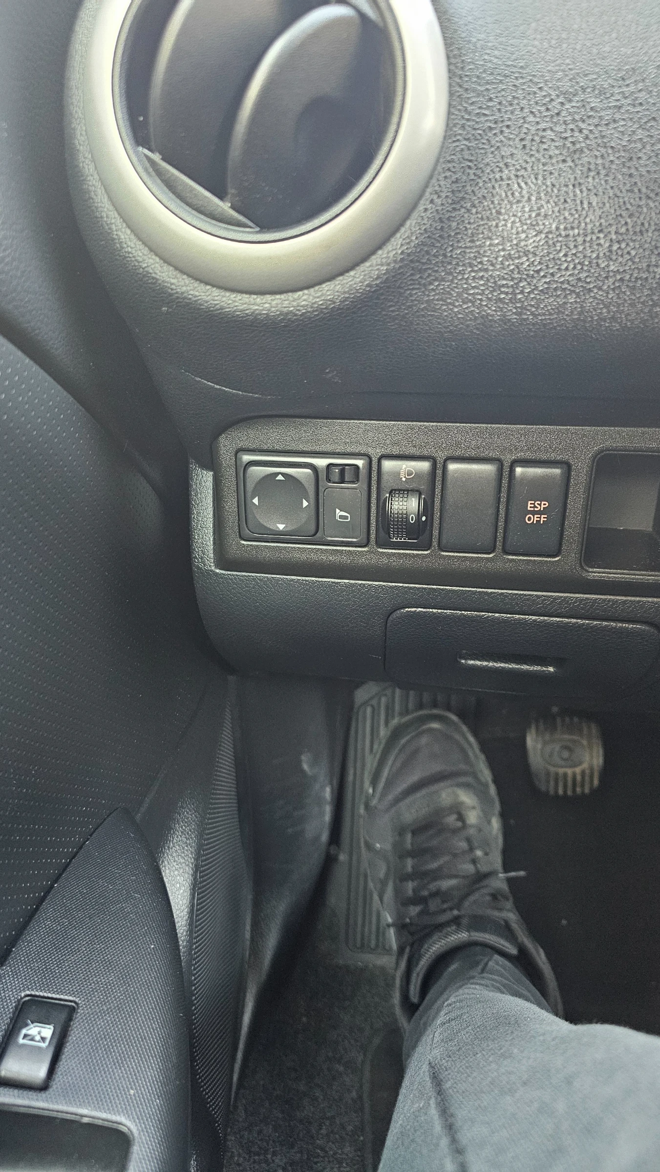 Nissan Note 1.4 , снимка 13 - Автомобили и джипове - 53733355