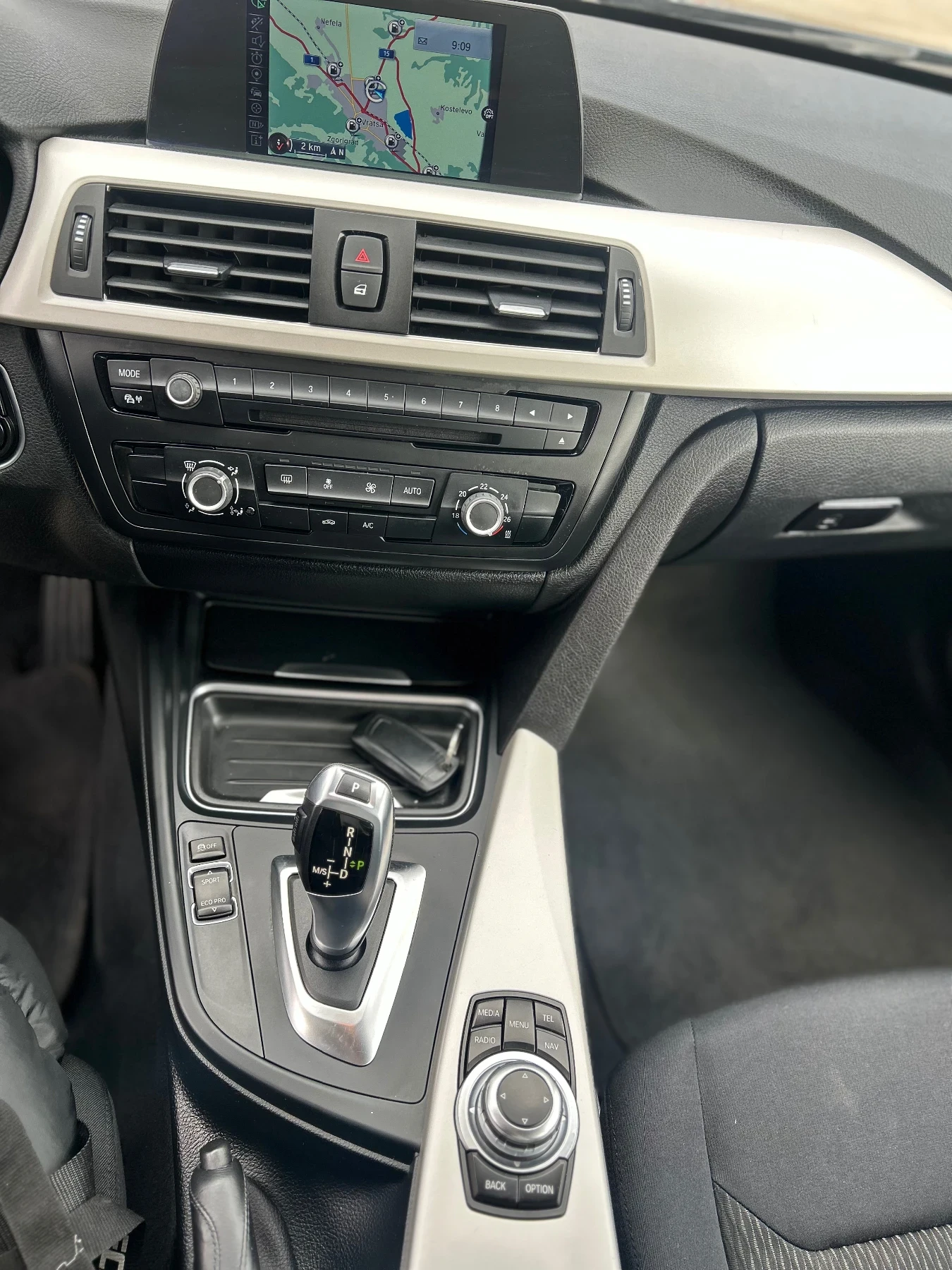 BMW 318 d, снимка 11 - Автомобили и джипове - 54427393
