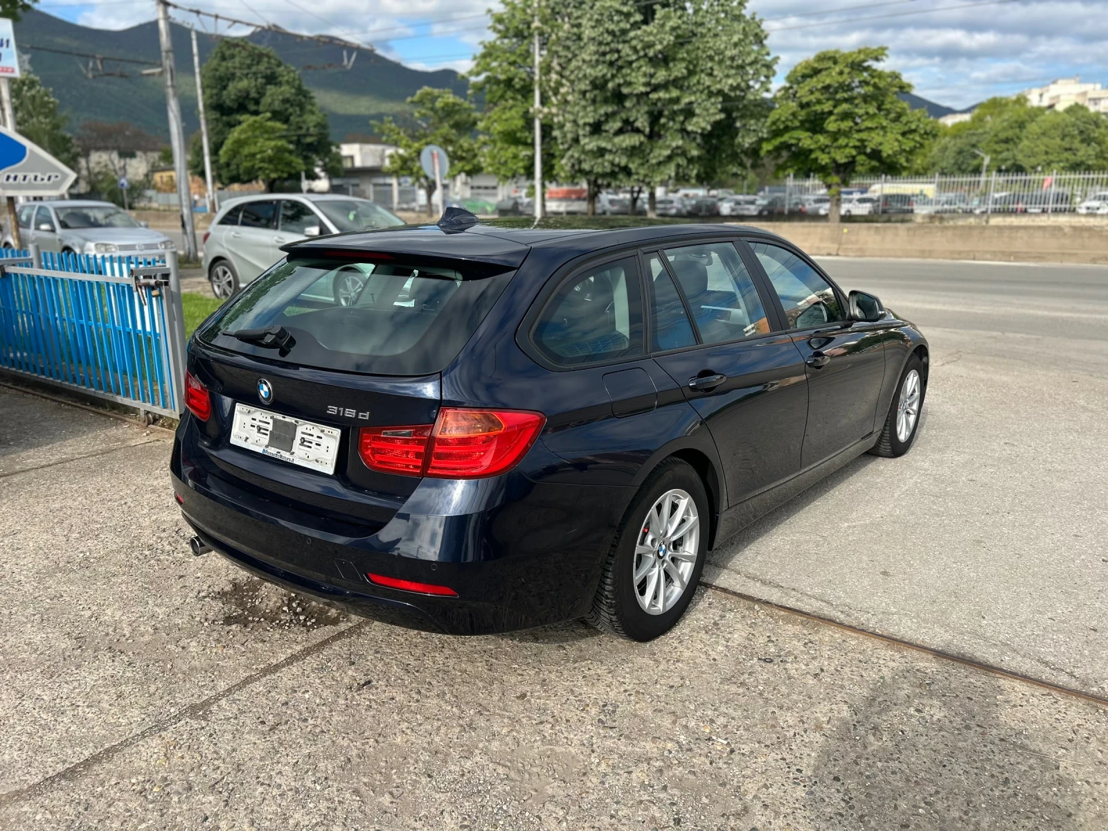 BMW 318 d, снимка 7 - Автомобили и джипове - 54427393