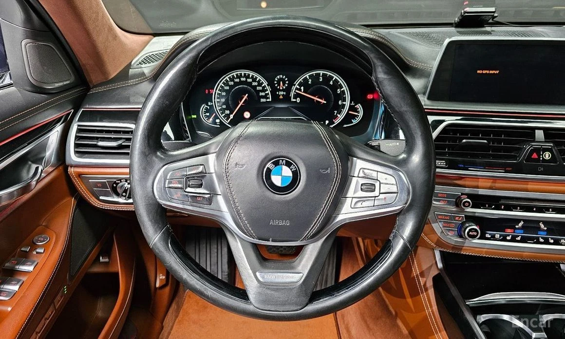 BMW 750, снимка 13 - Автомобили и джипове - 54629566