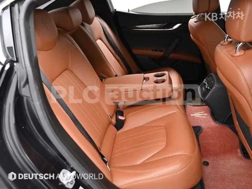 Maserati Ghibli 3.0| КАМЕРА| ШИБЕДАХ| ПОДГРЕВ| ВКЛ.ТЕХНОТЕСТ, снимка 13 - Автомобили и джипове - 54787602