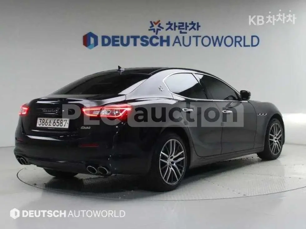 Maserati Ghibli 3.0| КАМЕРА| ШИБЕДАХ| ПОДГРЕВ| ВКЛ.ТЕХНОТЕСТ, снимка 3 - Автомобили и джипове - 54787602