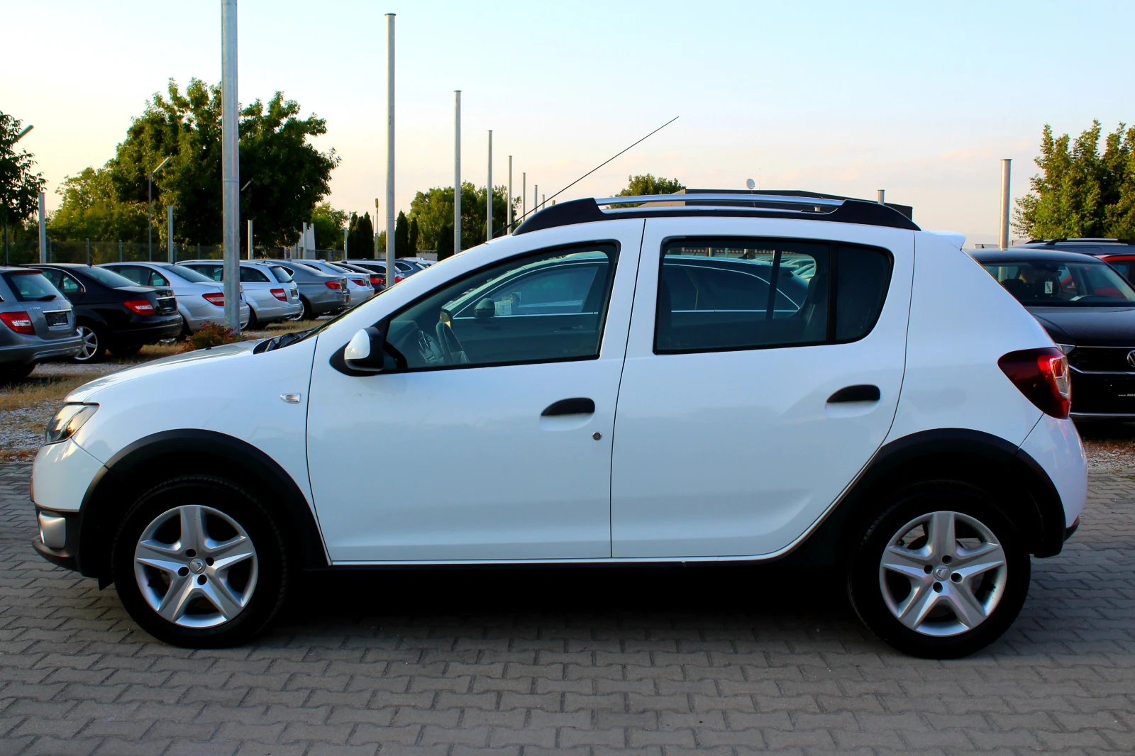 Dacia Sandero STEPWAY 1.5DCi СОБСТВЕН ЛИЗИНГ, снимка 4 - Автомобили и джипове - 55892179