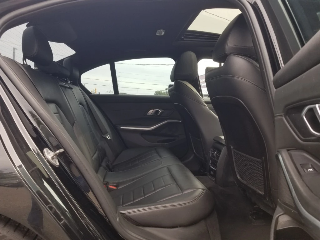 BMW 330 330i xDrive AWD | Navi | Камера | Bluetooth, снимка 9 - Автомобили и джипове - 55943179