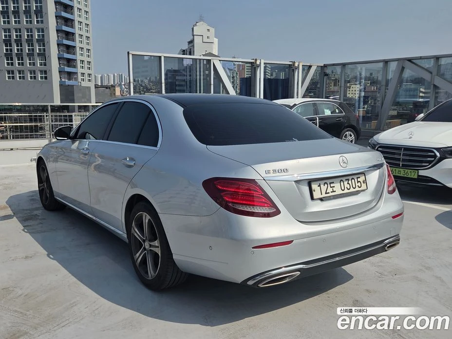 Mercedes-Benz E 300 E300 Avantgarde, снимка 3 - Автомобили и джипове - 56117524