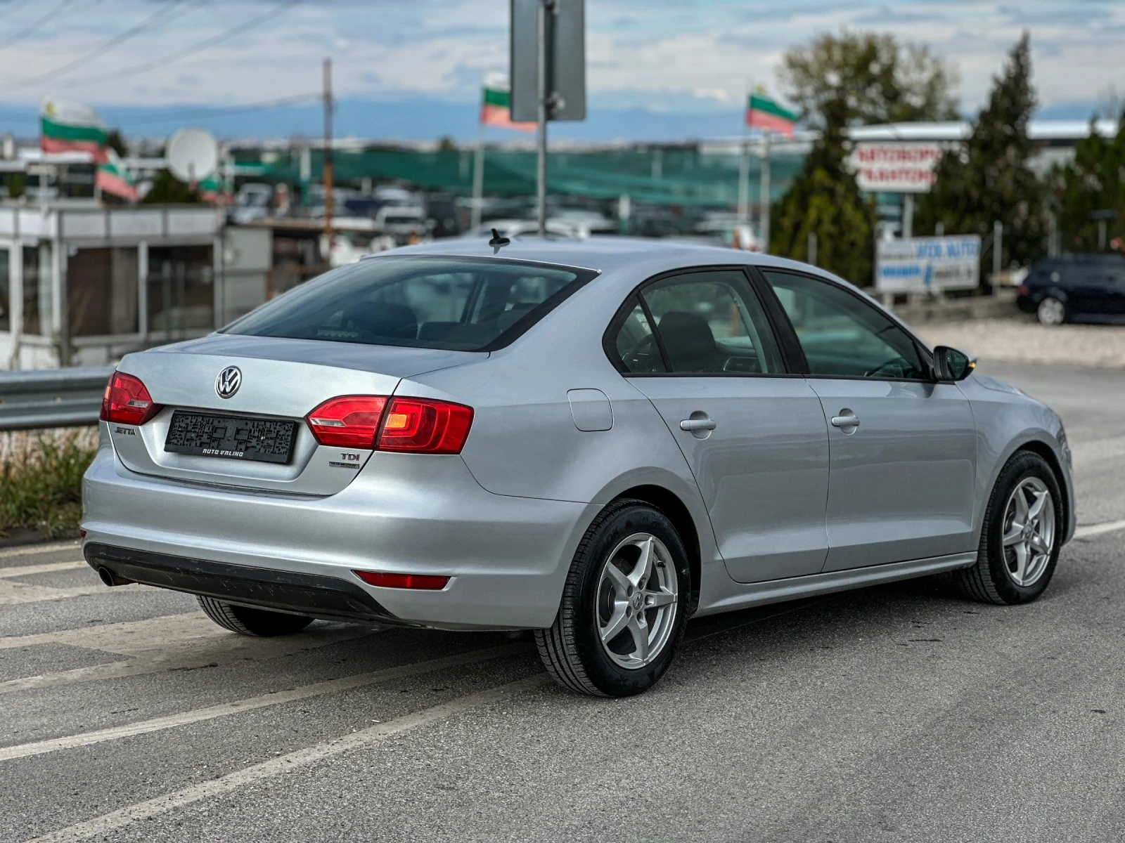 VW Jetta 1.6TDI::105�.�.::��������� | Mobile.bg � ����������� 4