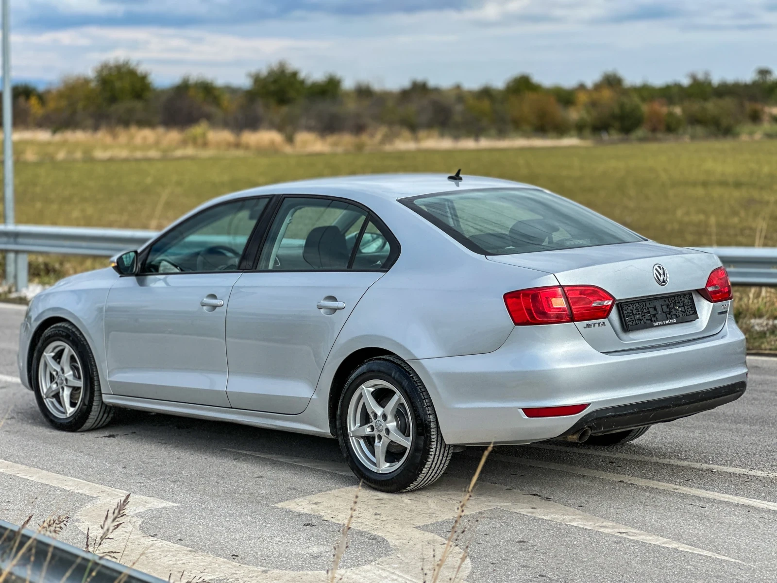 VW Jetta 1.6TDI::105�.�.::��������� | Mobile.bg � ����������� 5