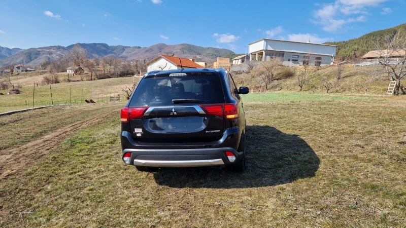 Mitsubishi Outlander 2.4L 4x4 AWD, снимка 3 - Автомобили и джипове - 49395119