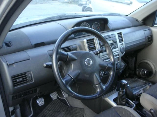 Nissan X-trail 2.2 TD-136k.c., снимка 8 - Автомобили и джипове - 15107606