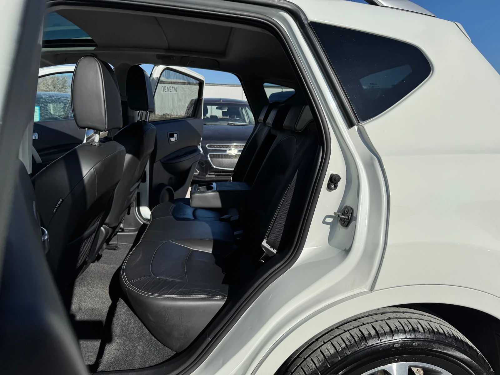 Nissan Qashqai Tekna 4x4 Automat, снимка 9 - Автомобили и джипове - 53799383