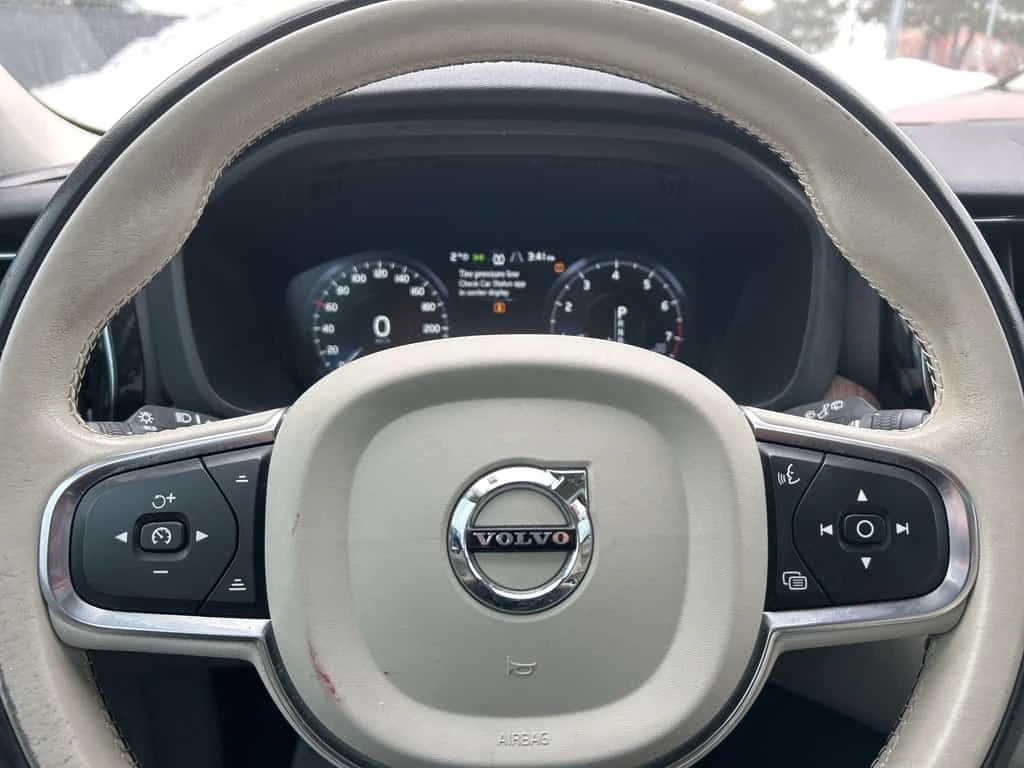 Volvo XC60 * Momentum * CARFAX * ЦЕНА ДО БГ, снимка 9 - Автомобили и джипове - 53891349