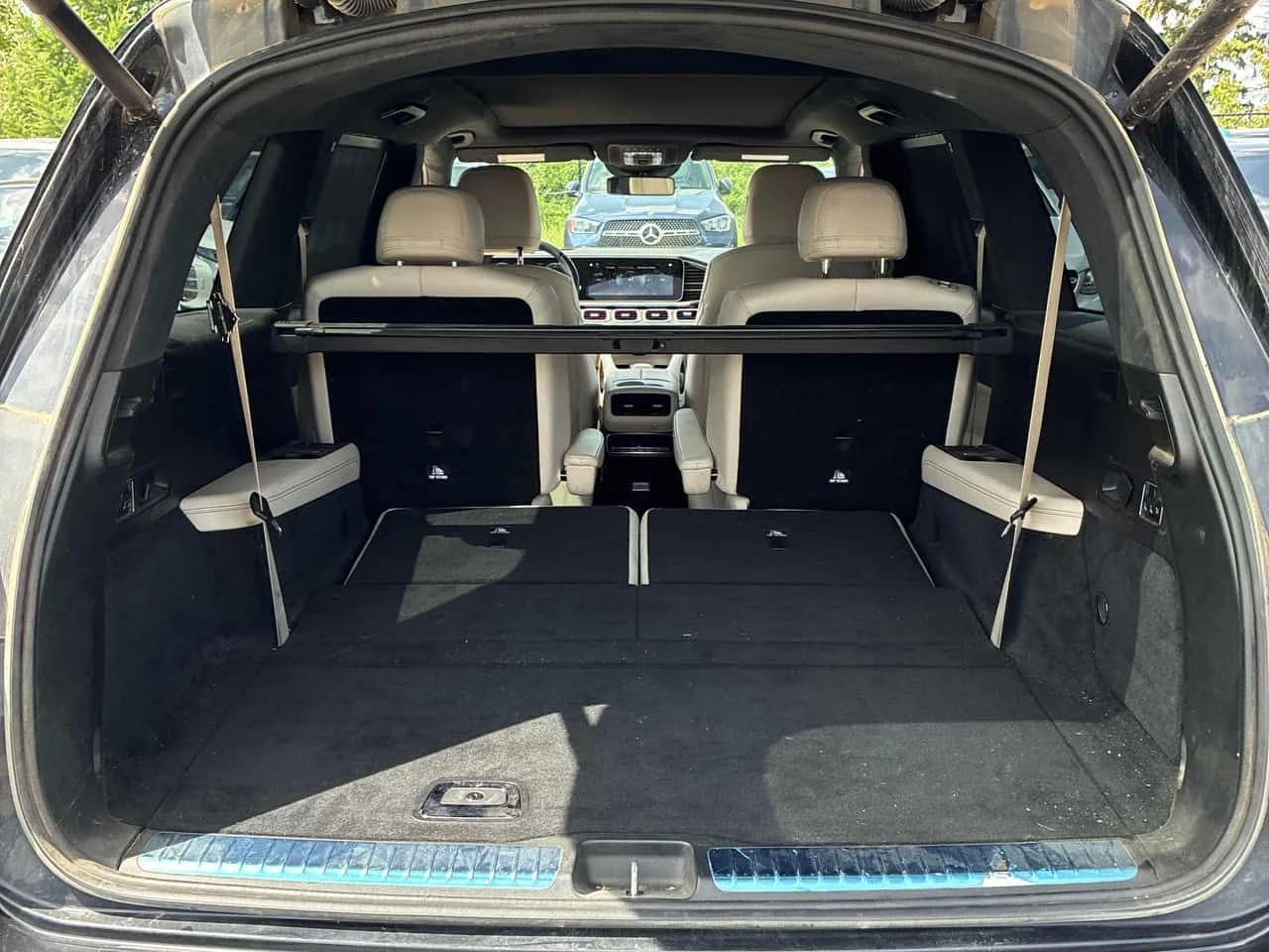 Mercedes-Benz GLS 63 AMG ДИСТРОНИК * 360 * BURMESTER * PANO * ОБДУХВАНЕ, снимка 13 - Автомобили и джипове - 55094057