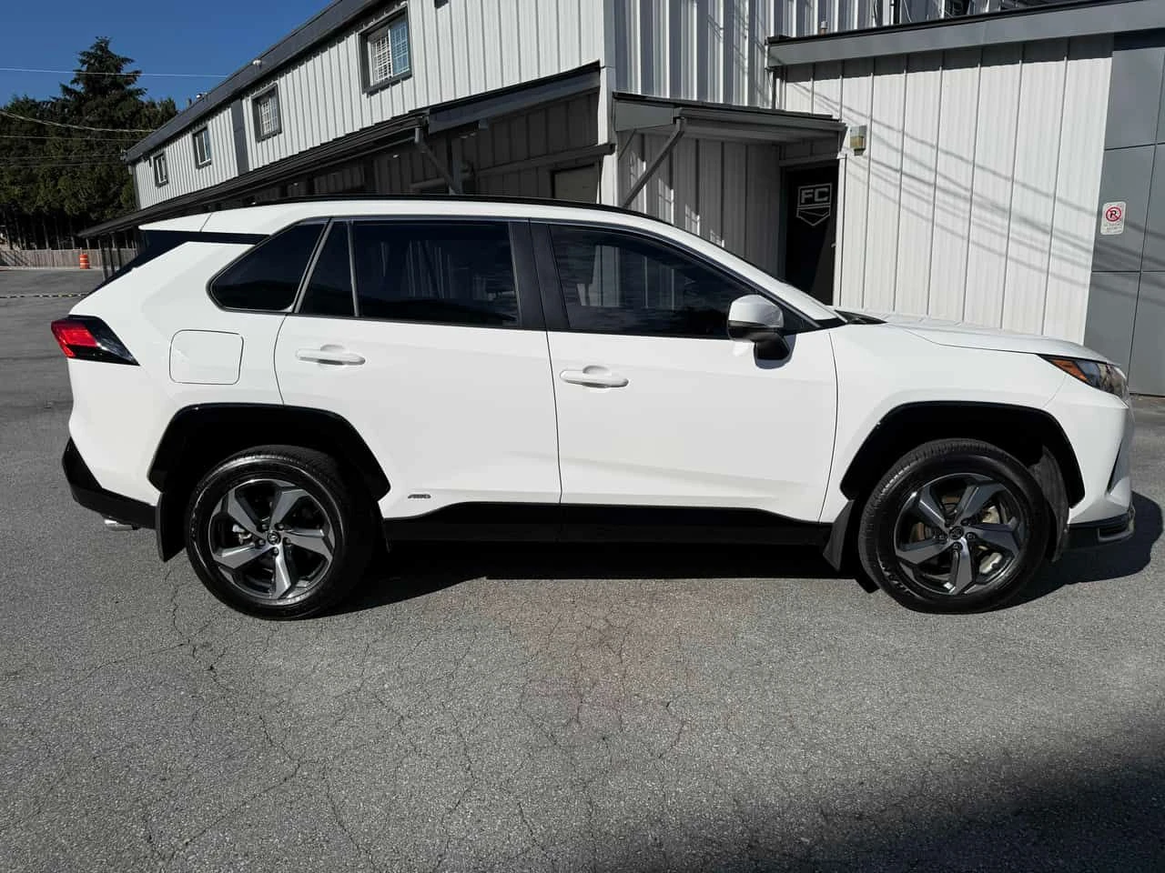 Toyota Rav4 * AWD * CARFAX * БЕЗ ПЪРВОНАЧАЛНА ВНОСКА, снимка 3 - Автомобили и джипове - 55529751