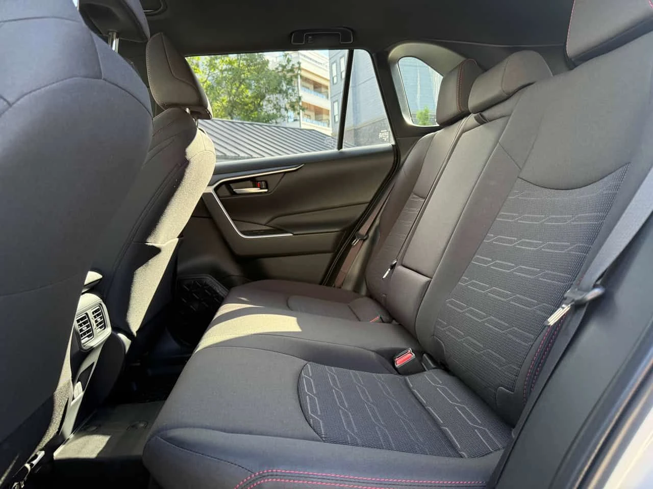 Toyota Rav4 * AWD * CARFAX * БЕЗ ПЪРВОНАЧАЛНА ВНОСКА, снимка 14 - Автомобили и джипове - 55529751