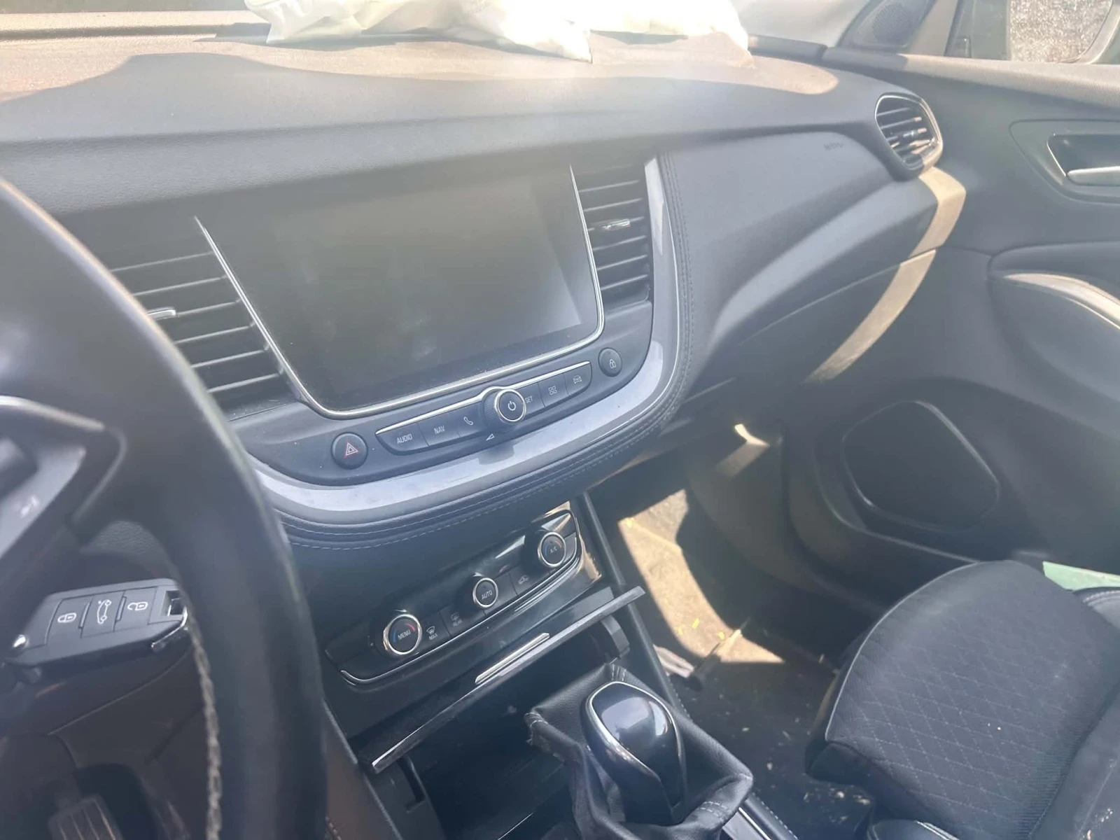 Opel Grandland X 1.2 бензин турбо, снимка 9 - Автомобили и джипове - 56102610