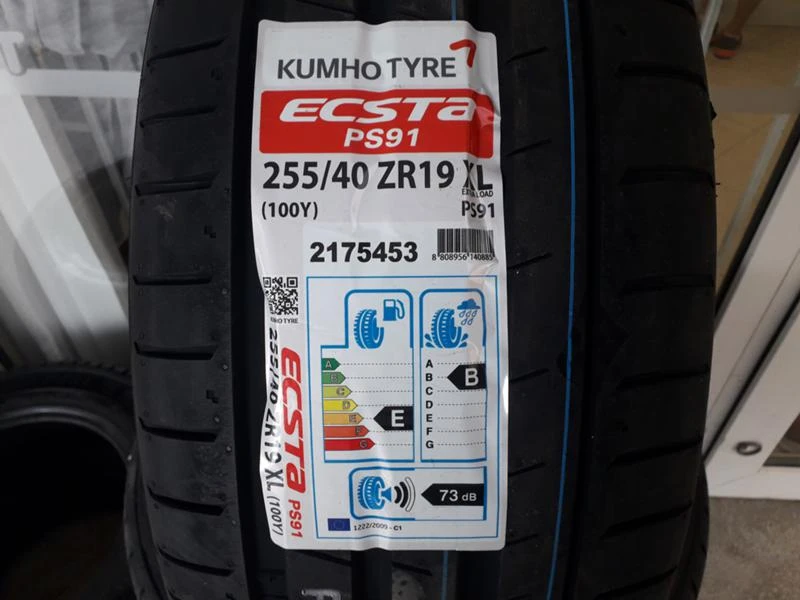 Гуми Летни 255/40R19, снимка 3 - Гуми и джанти - 25724319