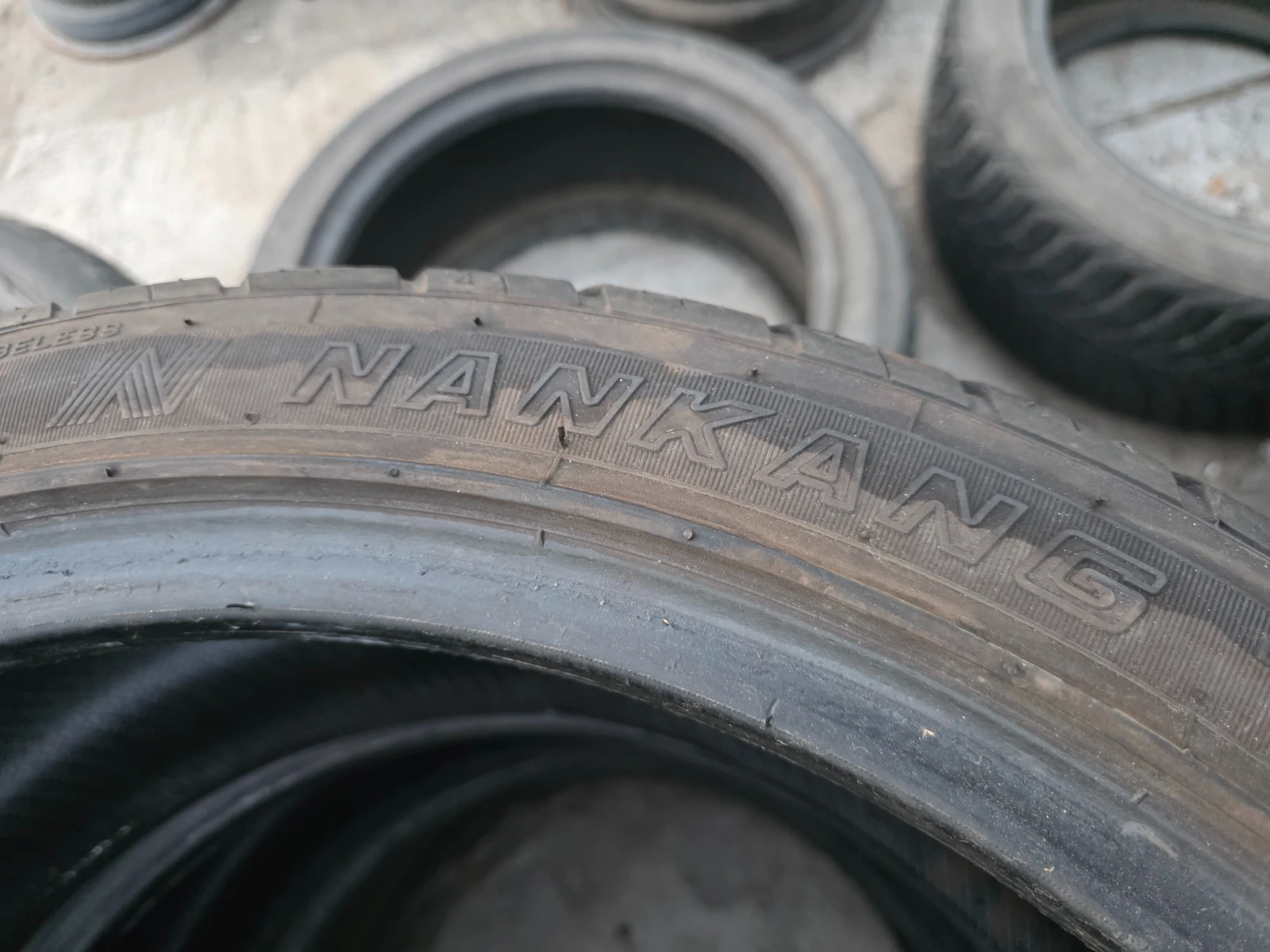 Гуми Летни 245/40R20, снимка 5 - Гуми и джанти - 54730984
