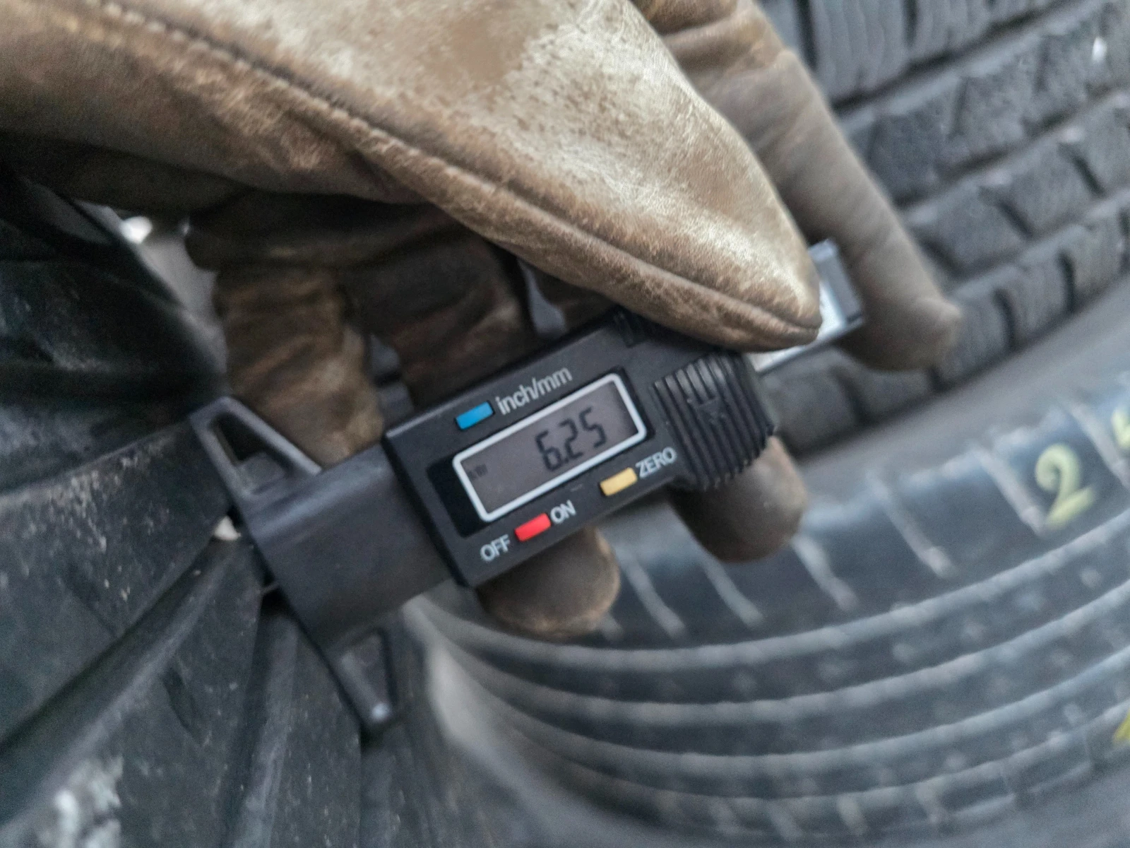 Гуми Летни 245/40R20, снимка 8 - Гуми и джанти - 54730984