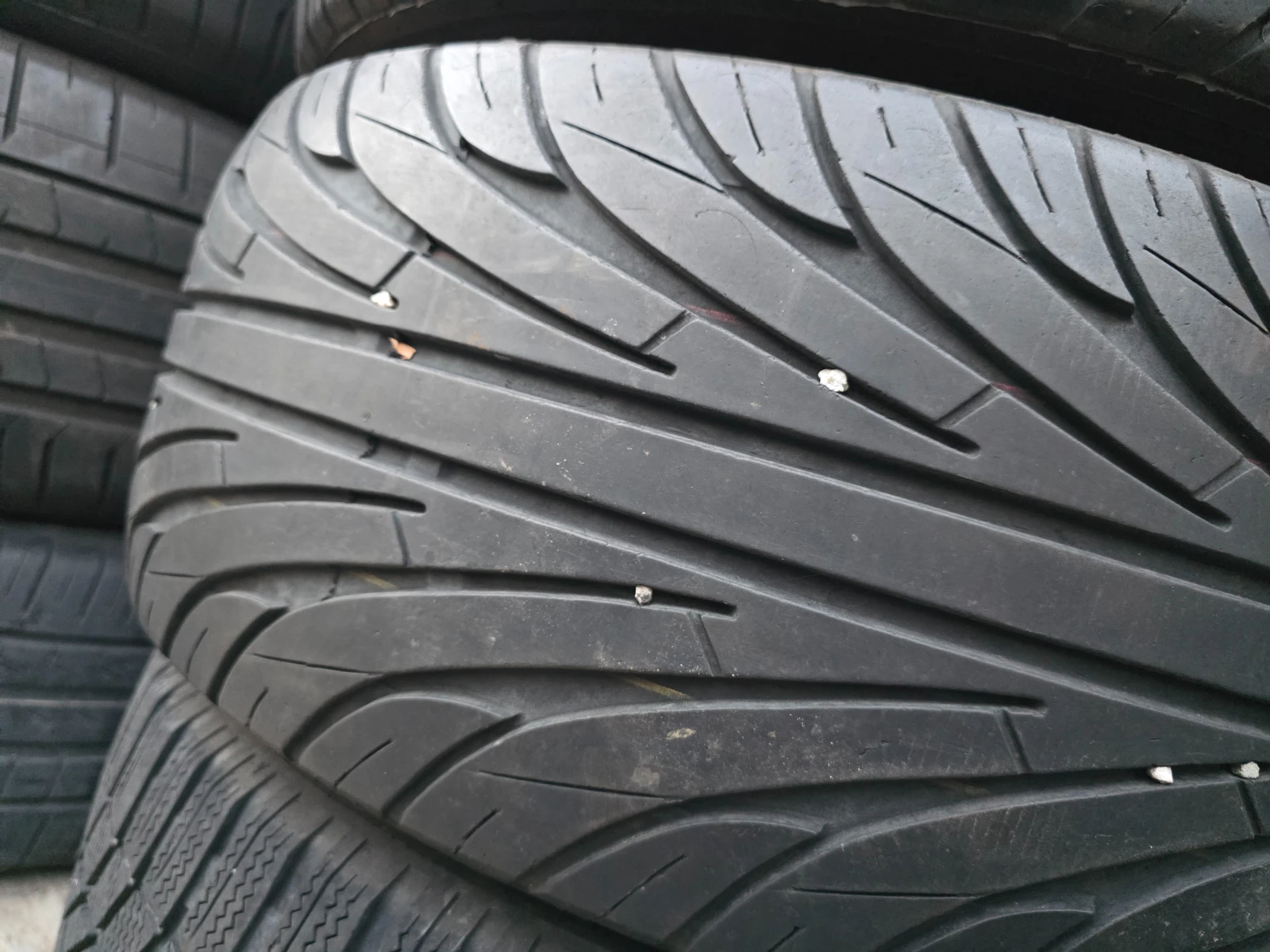 Гуми Летни 245/40R20, снимка 2 - Гуми и джанти - 54730984