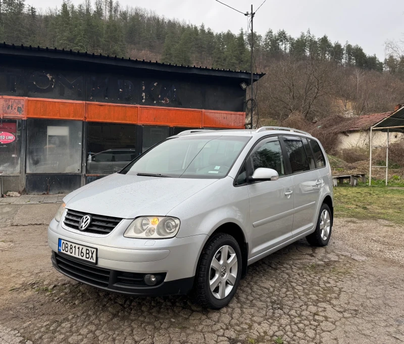 VW Touran 7-местен 2.0 TDI Автоматик, снимка 2 - Автомобили и джипове - 49577649