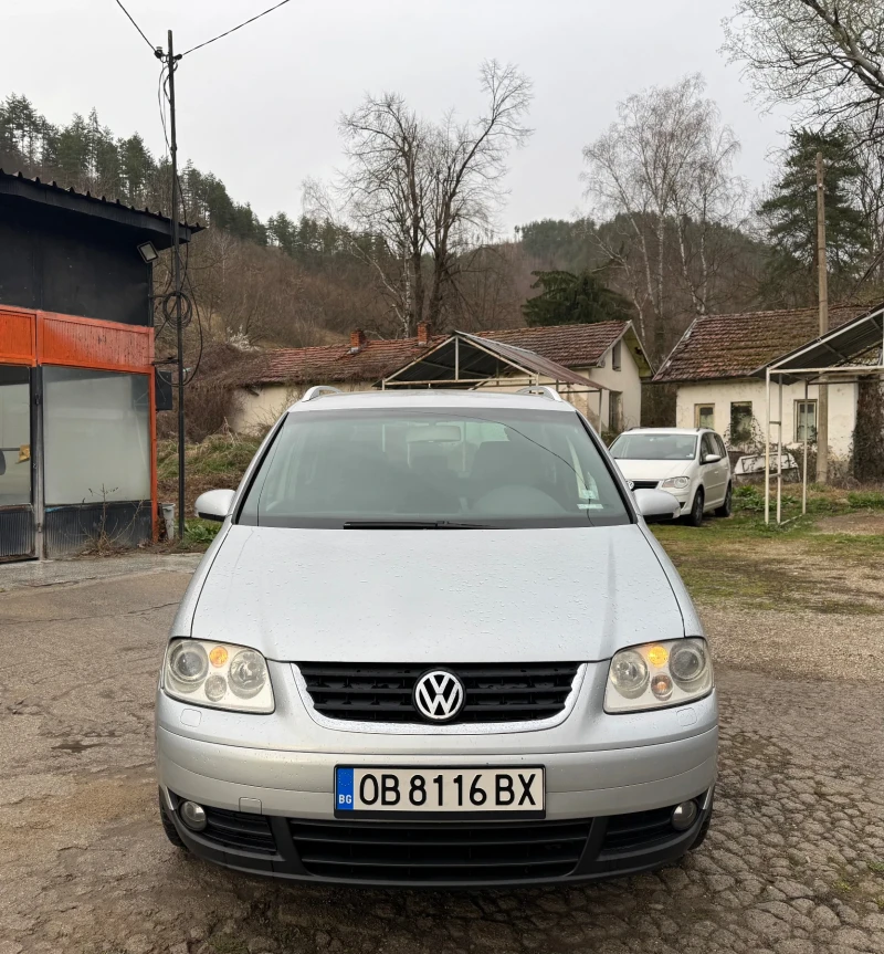 VW Touran 7-местен 2.0 TDI Автоматик, снимка 4 - Автомобили и джипове - 49577649