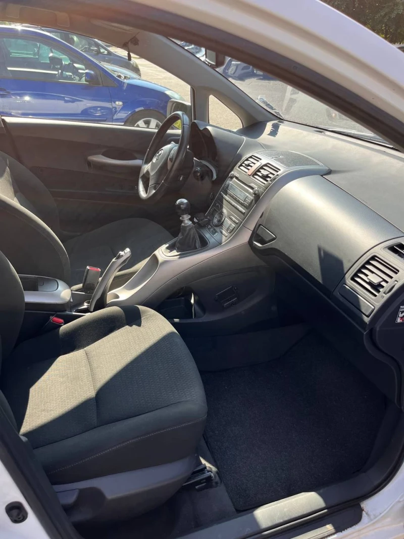 Toyota Auris 2.2 D-Cat, снимка 7 - Автомобили и джипове - 52578355