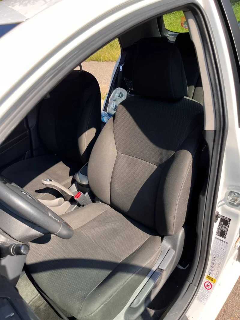 Toyota Auris 2.2 D-Cat, снимка 11 - Автомобили и джипове - 52578355